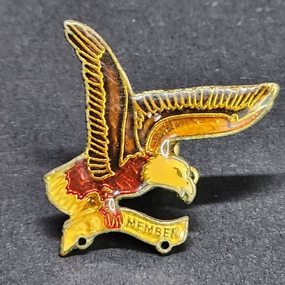 Vintage Flying Eagle - 1 MEMBER - Lapel Enamel Pin Badge - Picture 2 of 4